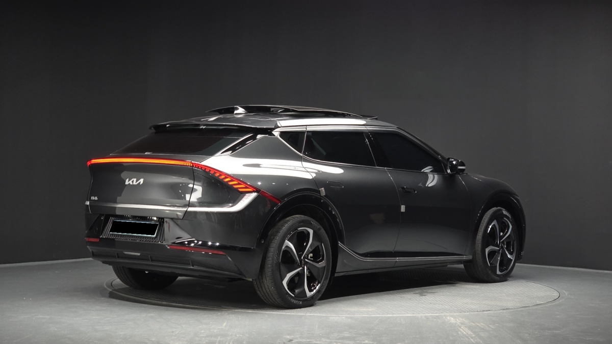 Kia EV6, 2023 — фото 2 из 12