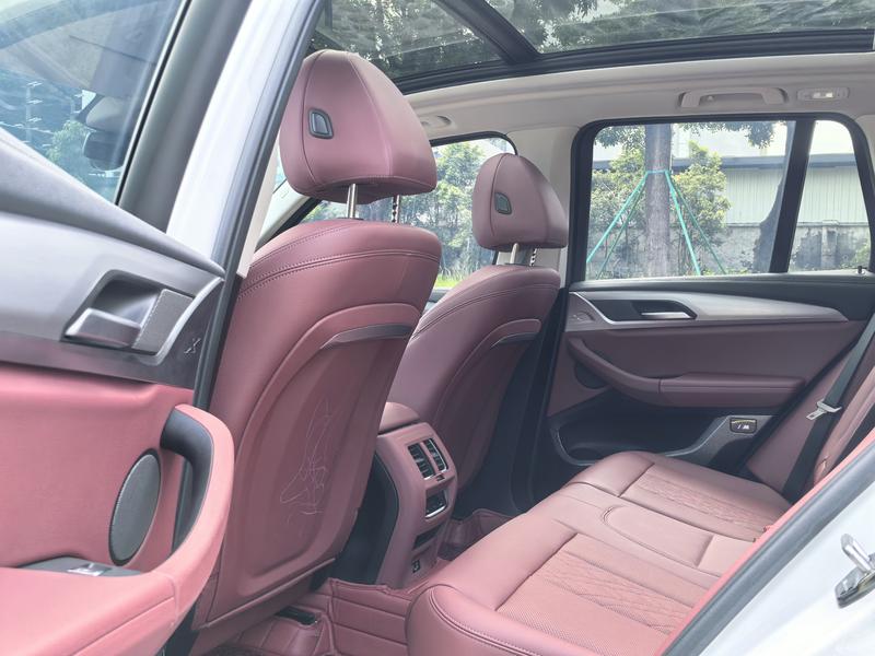 BMW iX3, 2023 — фото 10 из 12