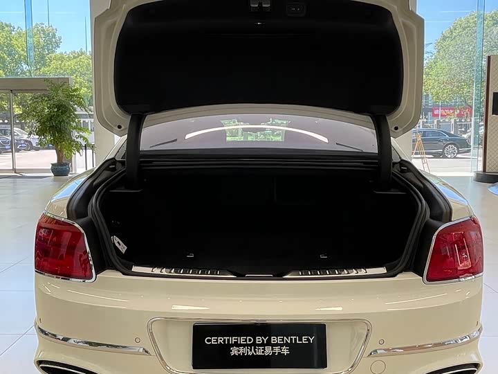 Bentley Flying Spur Hybrid, 2025 — фото 9 из 9