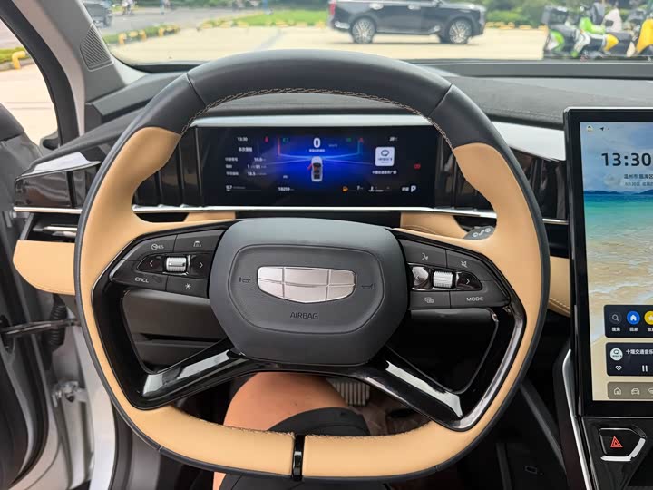 Geely Atlas L, 2023 — фото 5 из 9