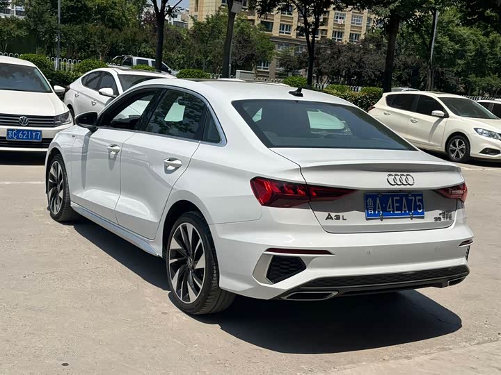 Audi A3, 2023 — фото 3 из 9