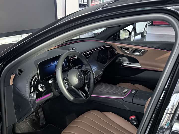 Mercedes-Benz E-Class, 2024 — фото 8 из 9
