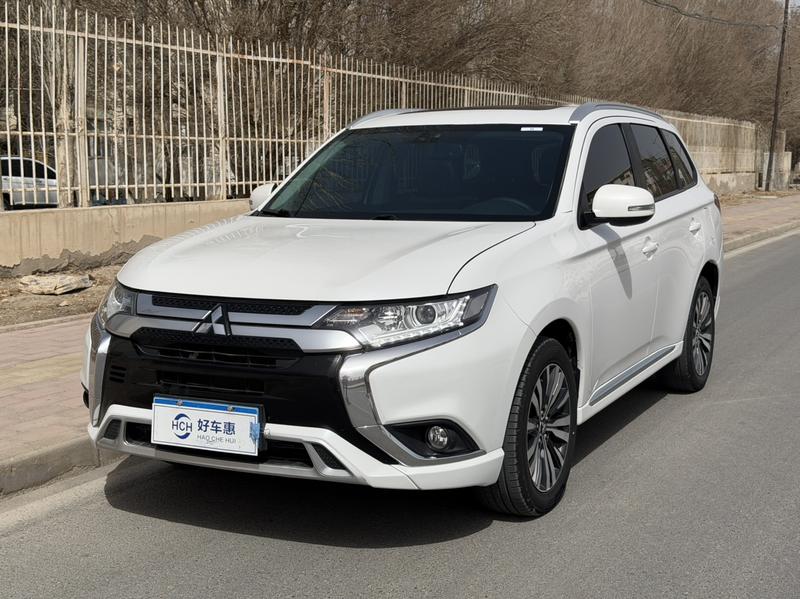 Mitsubishi Outlander, 2021 — купить в Перми под ключ