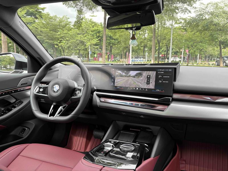 BMW 5 Series, 2026 — фото 8 из 12