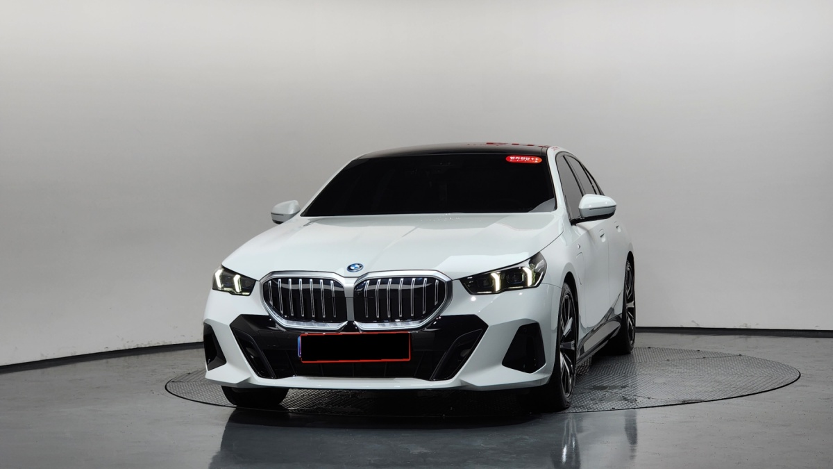 BMW 5 Series, 2025 — фото 3 из 12
