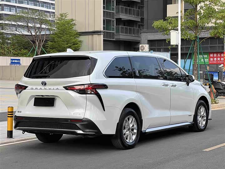 Toyota Granvia, 2023 — фото 5 из 9