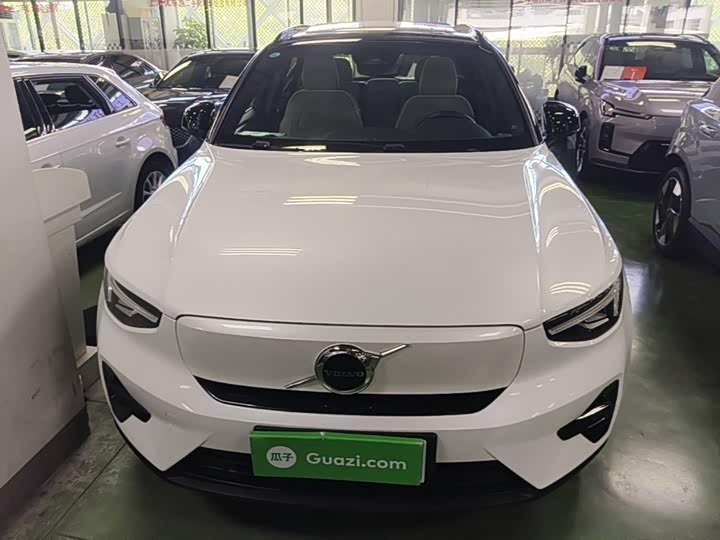 Volvo XC40 EV, 2023 — фото 3 из 9