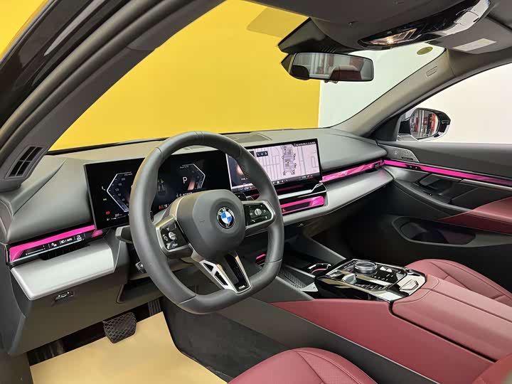 BMW 5 Series, 2025 — фото 3 из 9