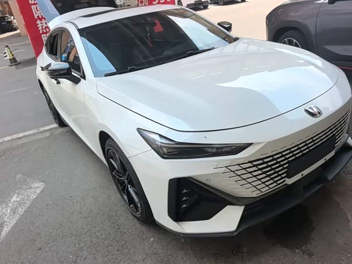 Changan UNI-V Hybrid, 2022 — фото 4 из 9