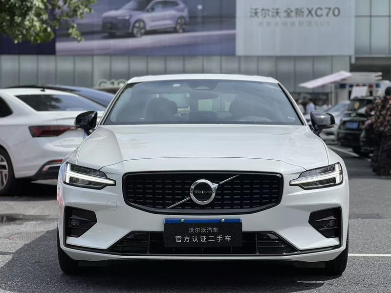 Volvo S60, 2024 — фото 2 из 9