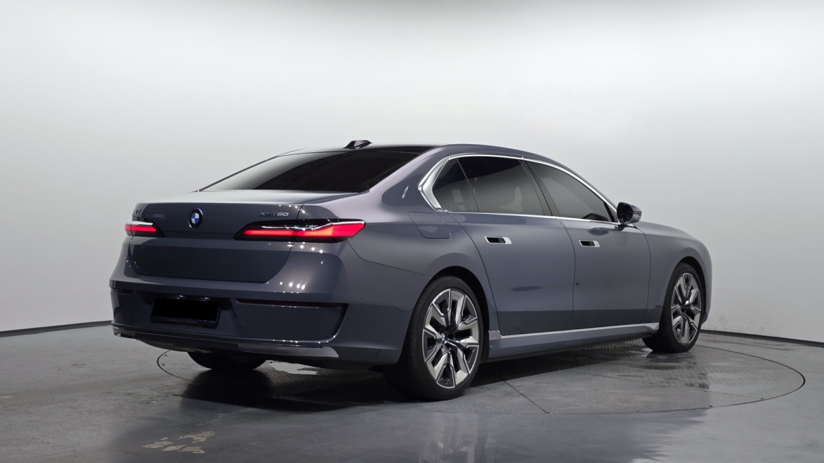 BMW i7, 2023 — фото 2 из 12