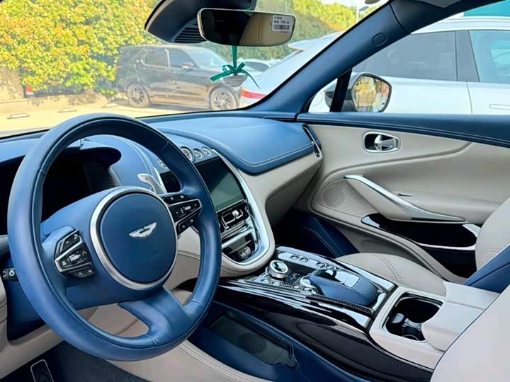 Aston Martin DBX, 2023 — фото 4 из 5