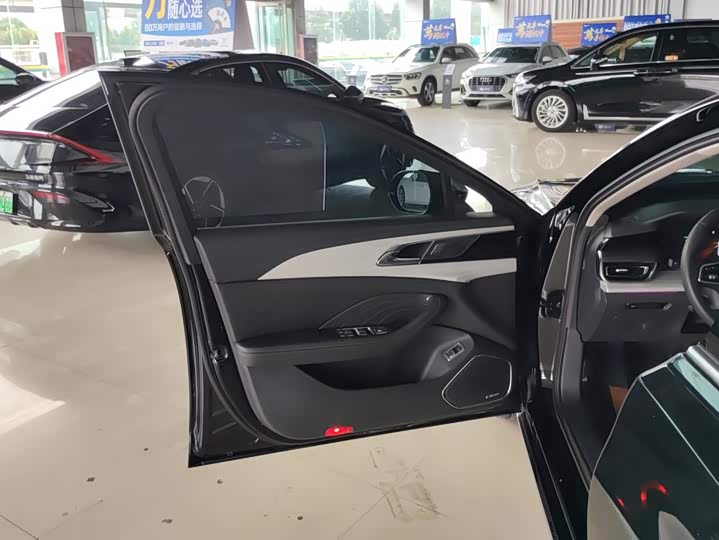 Hongqi H5, 2025 — фото 7 из 9