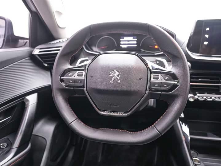 Peugeot 2008, 2022 — фото 8 из 9
