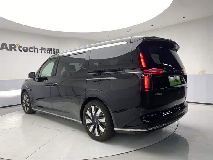 Volvo EM90, 2026 — фото 7 из 9