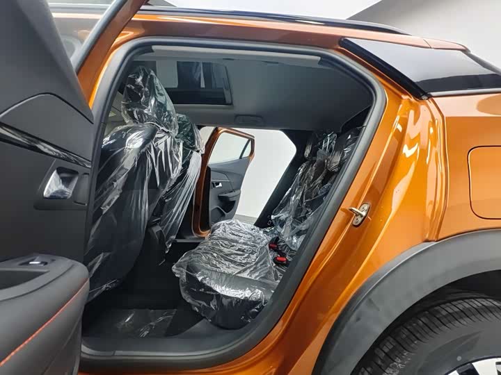 Peugeot 2008, 2021 — фото 8 из 9