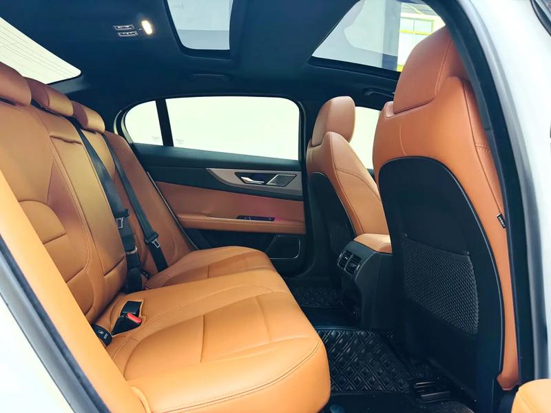 Jaguar XE L, 2023 — фото 8 из 9