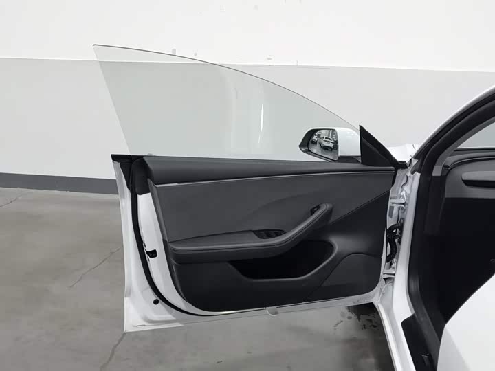 Tesla Model 3, 2025 — фото 8 из 9