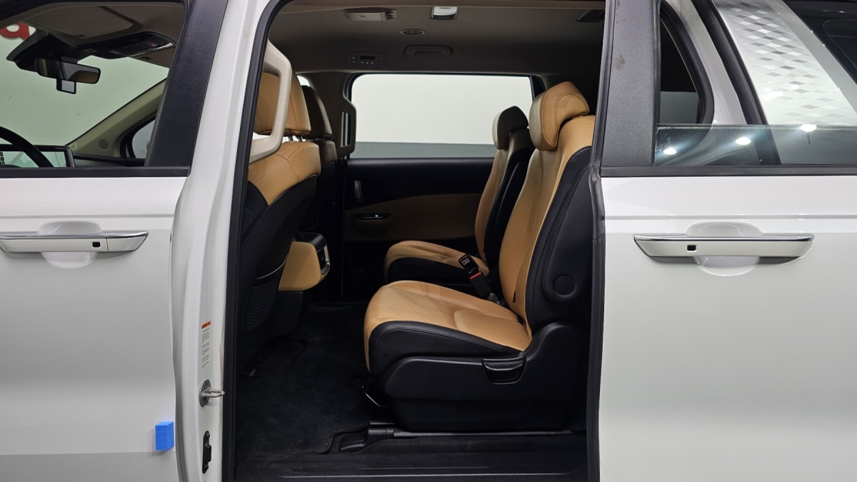 Kia Carnival, 2022 — фото 11 из 12