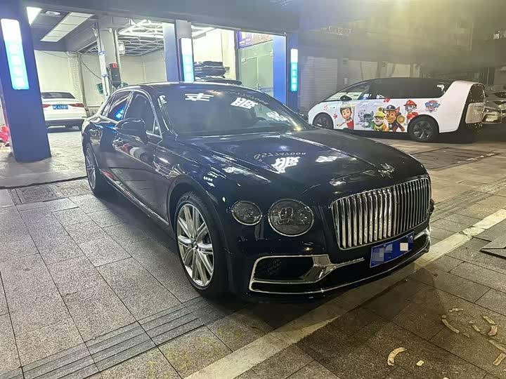 Bentley Flying Spur, 2022 — фото 3 из 9