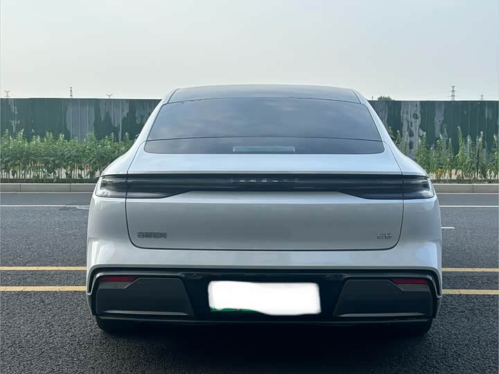 Geely Galaxy E8, 2024 — фото 8 из 9