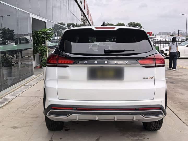 Geely Atlas, 2022 — фото 6 из 9