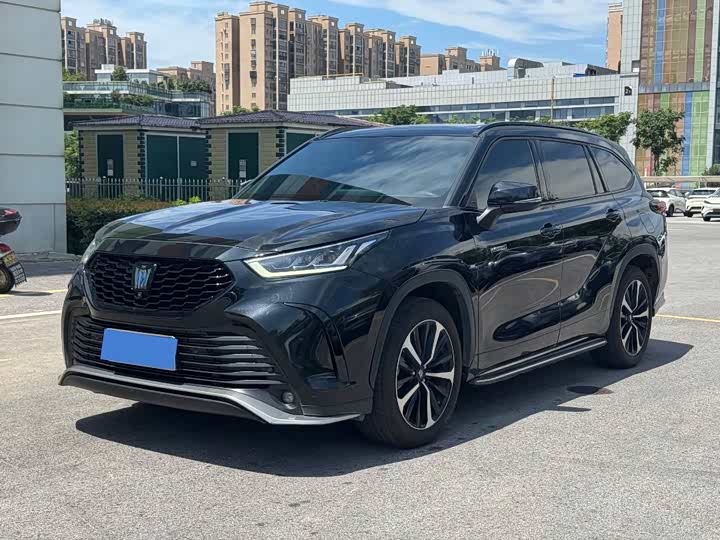 Toyota Crown Kluger, 2023 — купить в Кирове под ключ