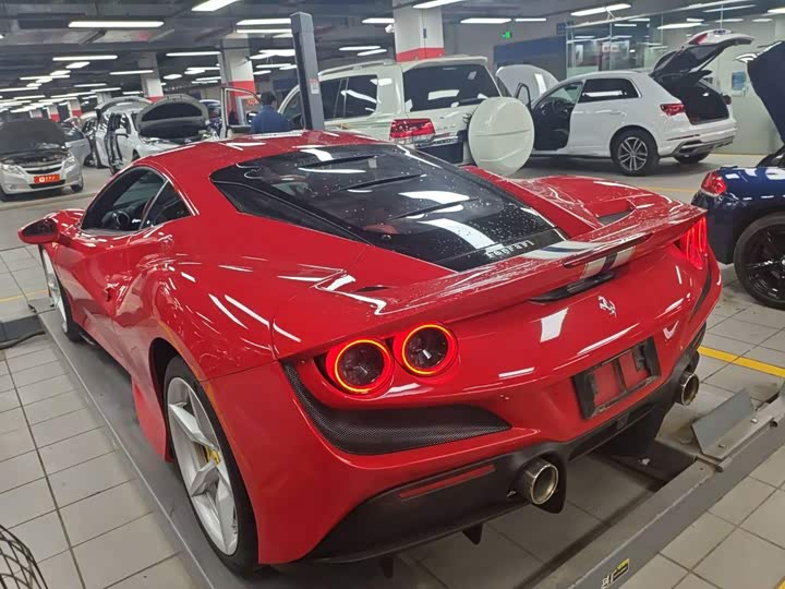 Ferrari F8, 2022 — фото 7 из 9