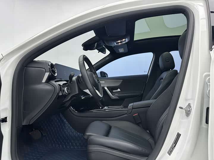 Mercedes-Benz A-Class, 2023 — фото 5 из 9