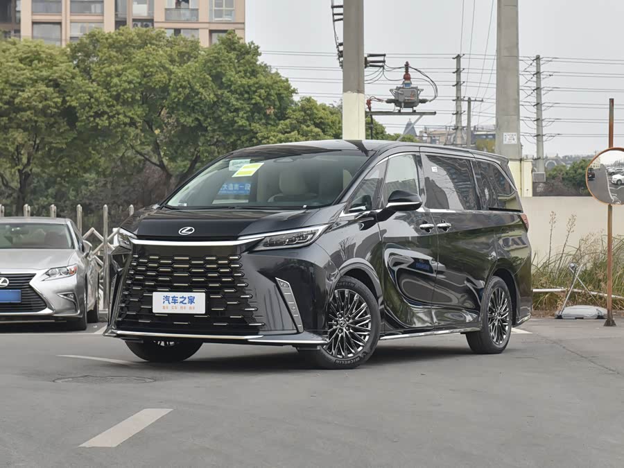 Lexus LM, 2026 — купить в Москве под ключ