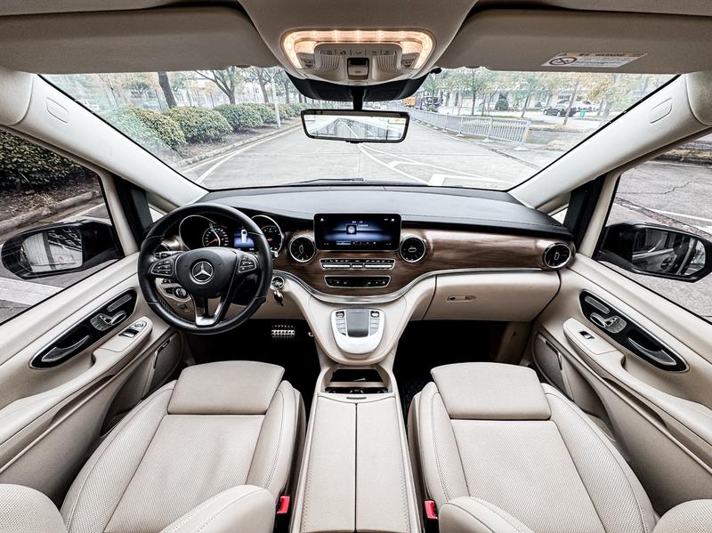 Mercedes-Benz V-Class, 2023 — фото 7 из 12