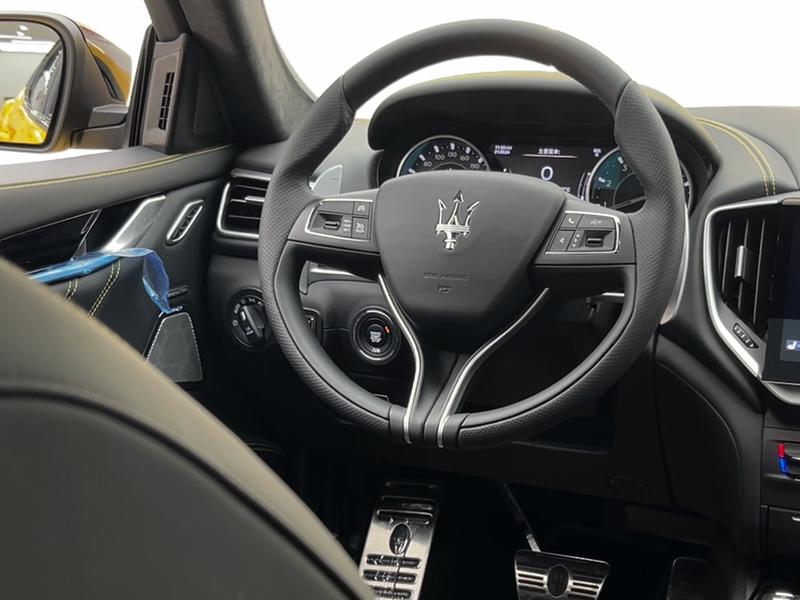 Maserati Ghibli, 2024 — фото 12 из 12
