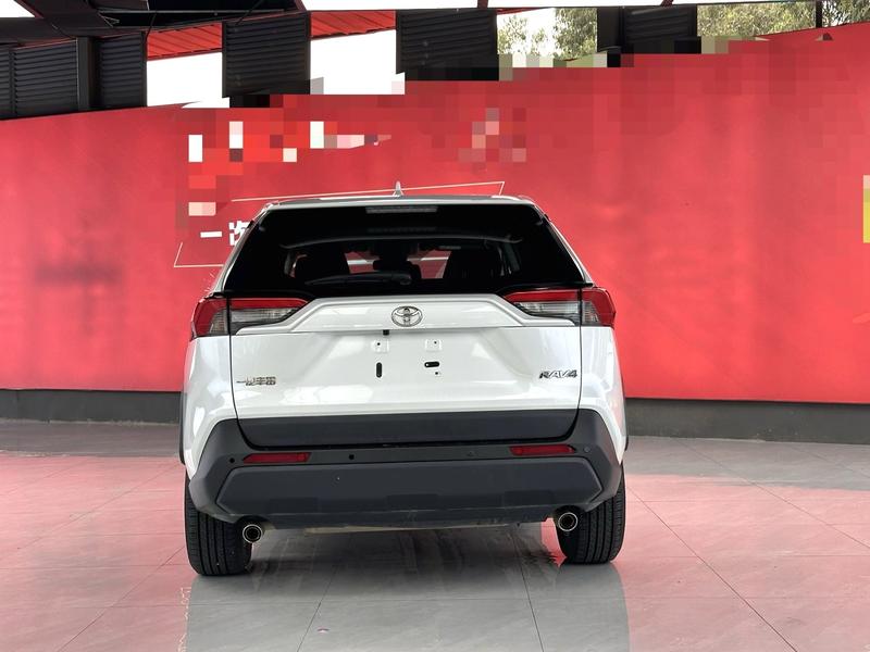 Toyota RAV4, 2023 — фото 5 из 10