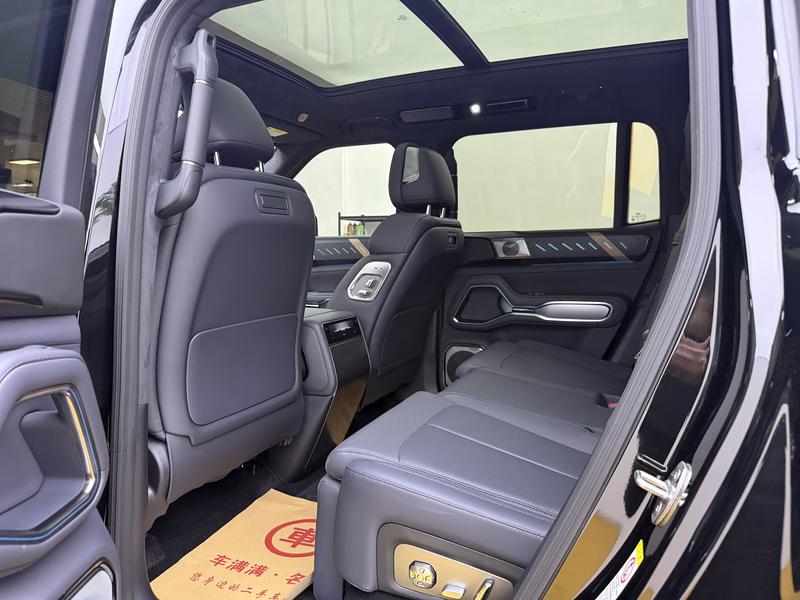BYD FangChengBao Leopard 8, 2025 — фото 8 из 10