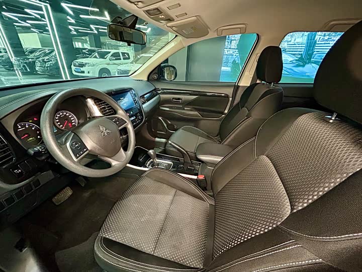 Mitsubishi Outlander, 2022 — фото 9 из 9