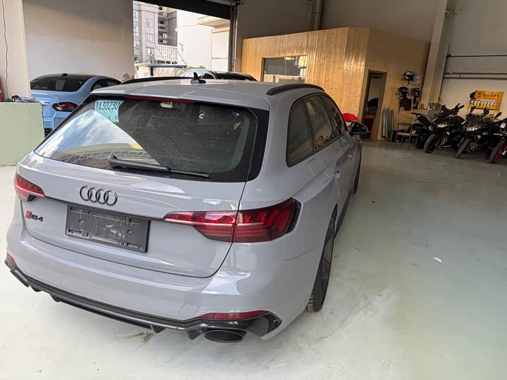 Audi RS 4, 2023 — фото 9 из 9