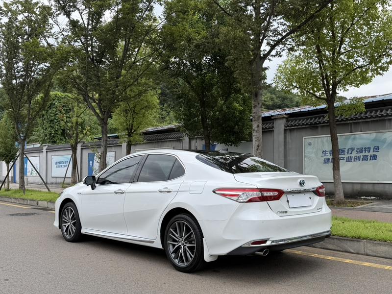 Toyota Camry, 2023 — фото 4 из 11