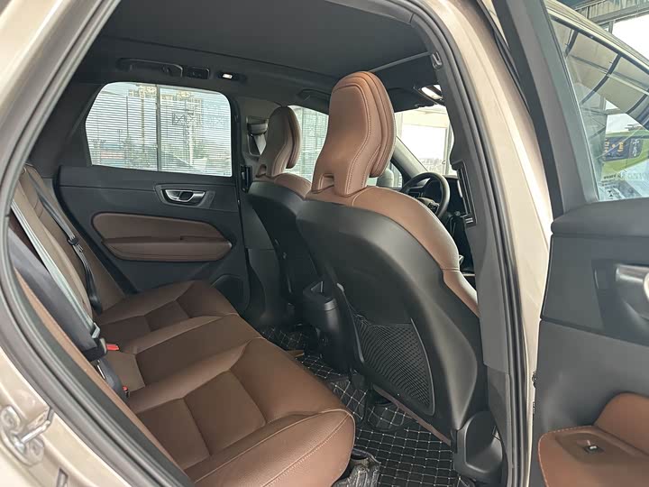 Volvo XC60, 2024 — фото 4 из 9