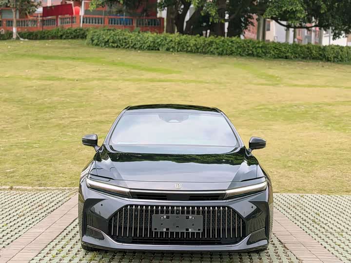 Toyota Crown Sedan, 2024 — фото 2 из 9