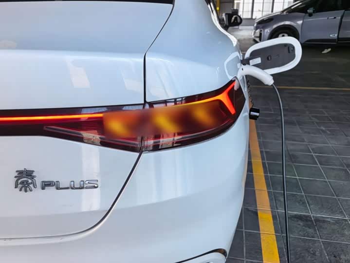 BYD Qin Plus, 2023 — фото 8 из 9