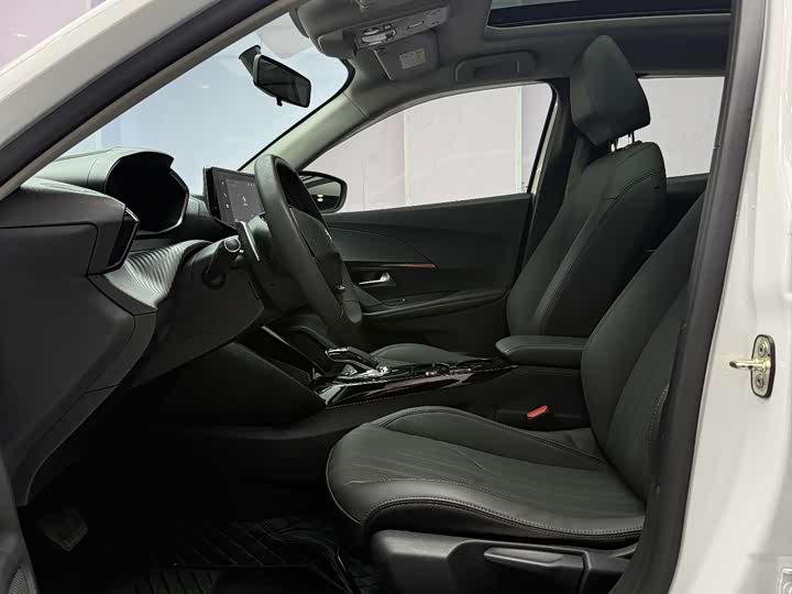 Peugeot 2008, 2022 — фото 8 из 9
