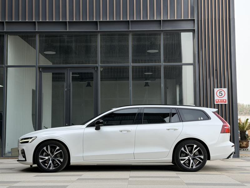 Volvo V60, 2021 — фото 3 из 10