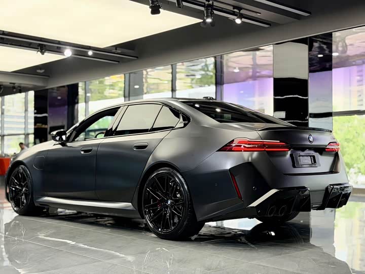 BMW M5 Hybrid, 2024 — фото 6 из 9