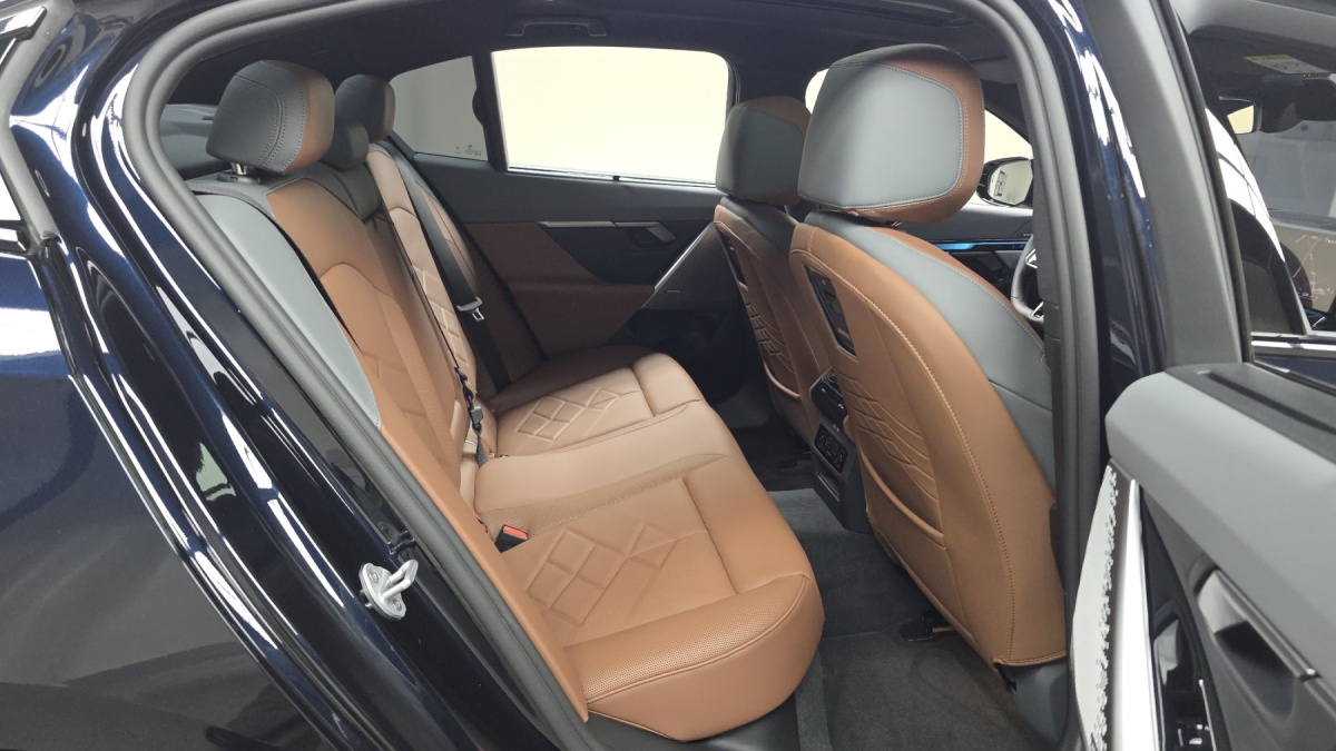 BMW 5 Series, 2025 — фото 11 из 12