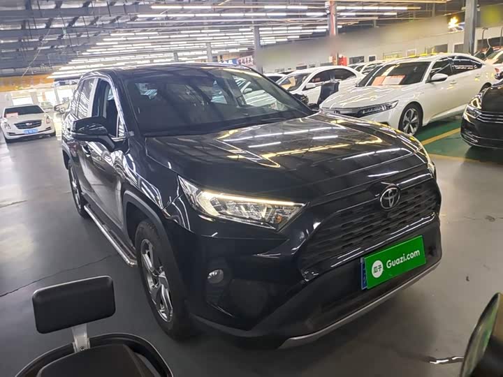 Toyota RAV4, 2023 — фото 4 из 9