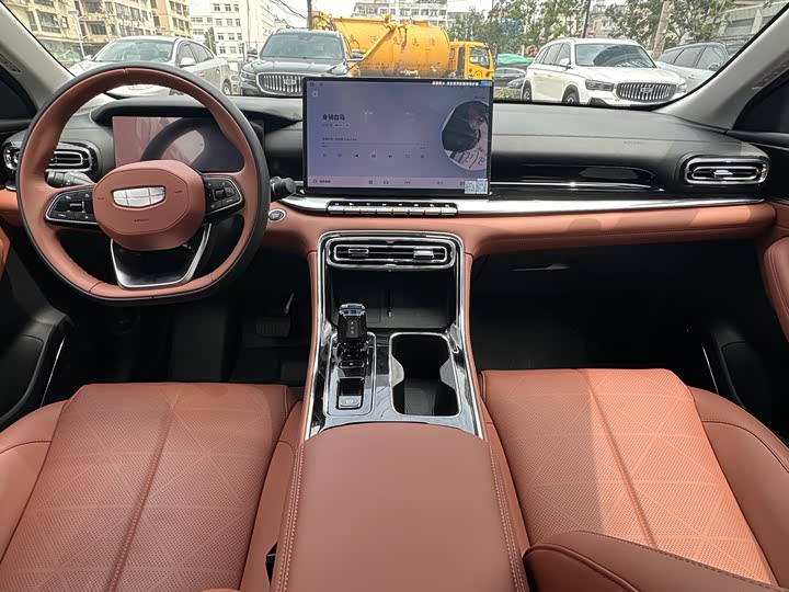 Geely Emgrand, 2025 — фото 9 из 9