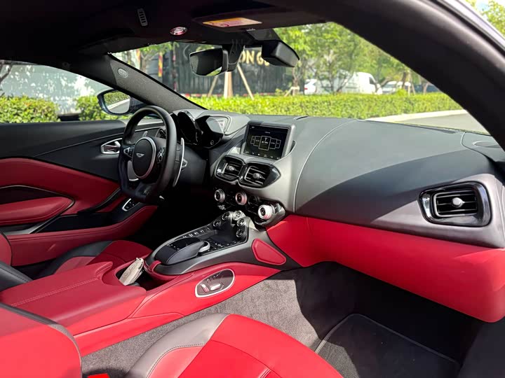 Aston Martin V8 Vantage, 2022 — фото 6 из 9