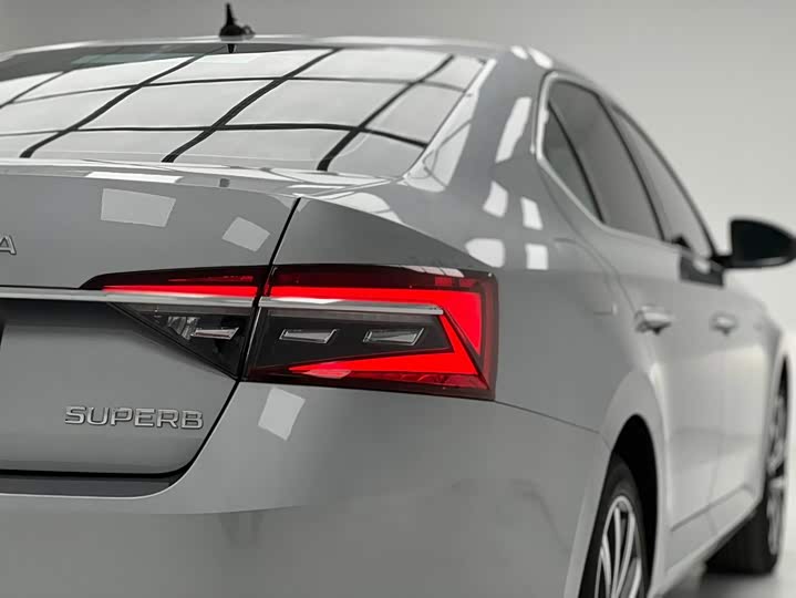 Skoda Superb, 2023 — фото 9 из 9