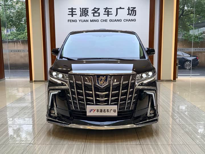 Toyota Alphard, 2022 — фото 2 из 9