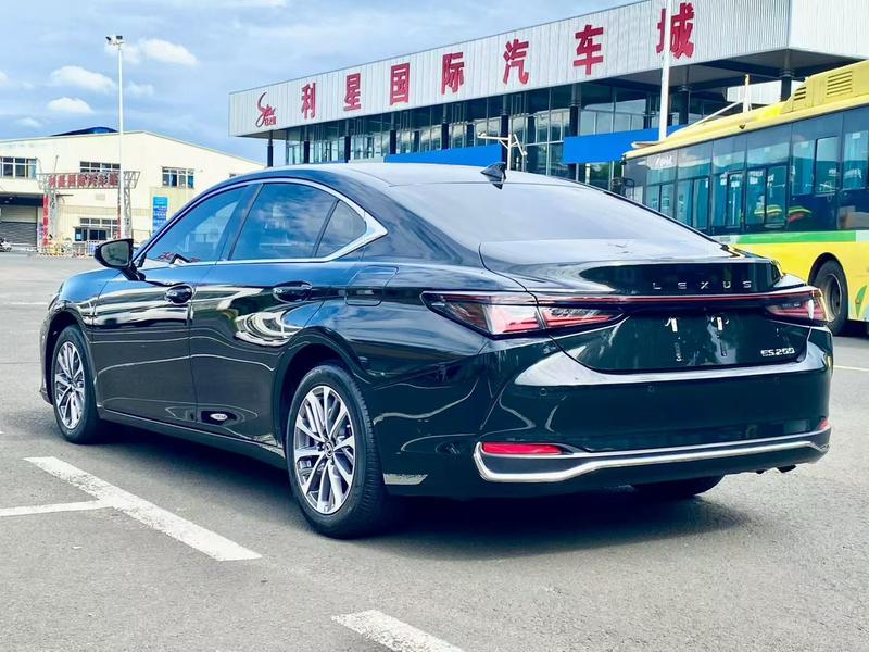 Lexus ES, 2025 — фото 4 из 9